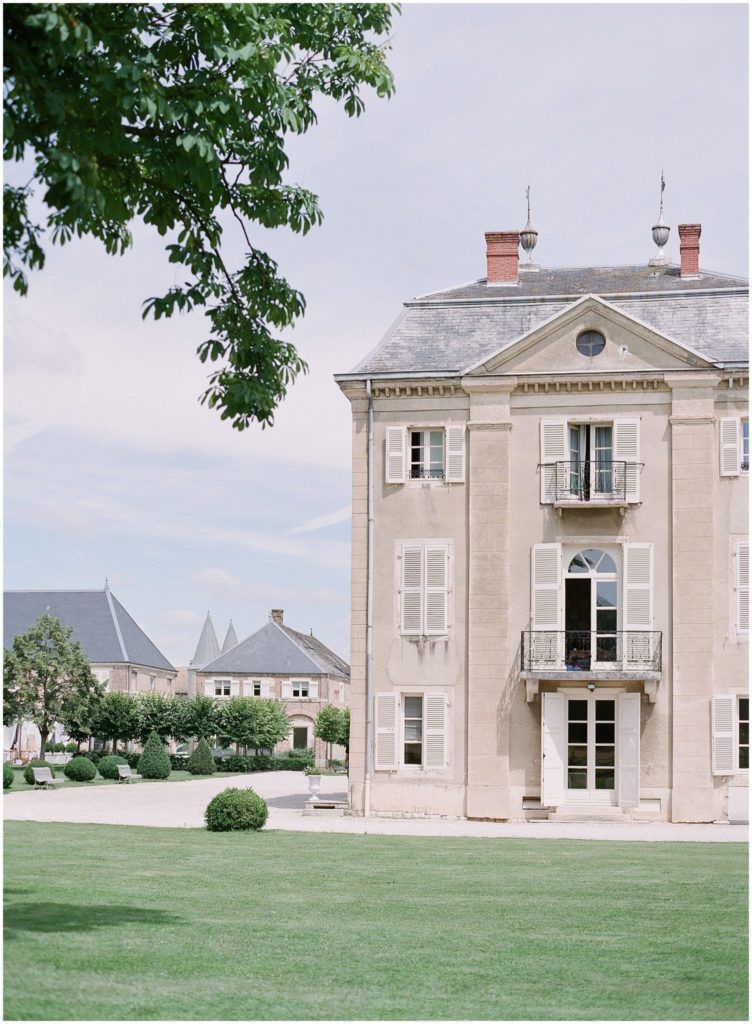 Chateau wedding in Burgundy