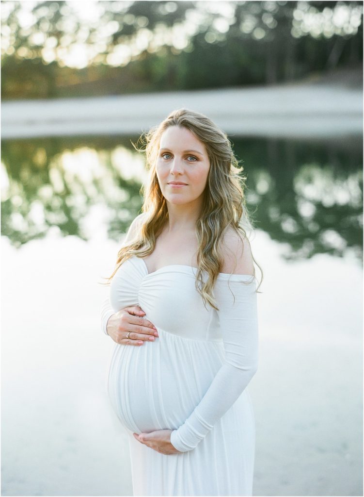 Zwangerschapsfotoschoot bij het Henschotermeer, gefotografeerd door Alexandra Vonk