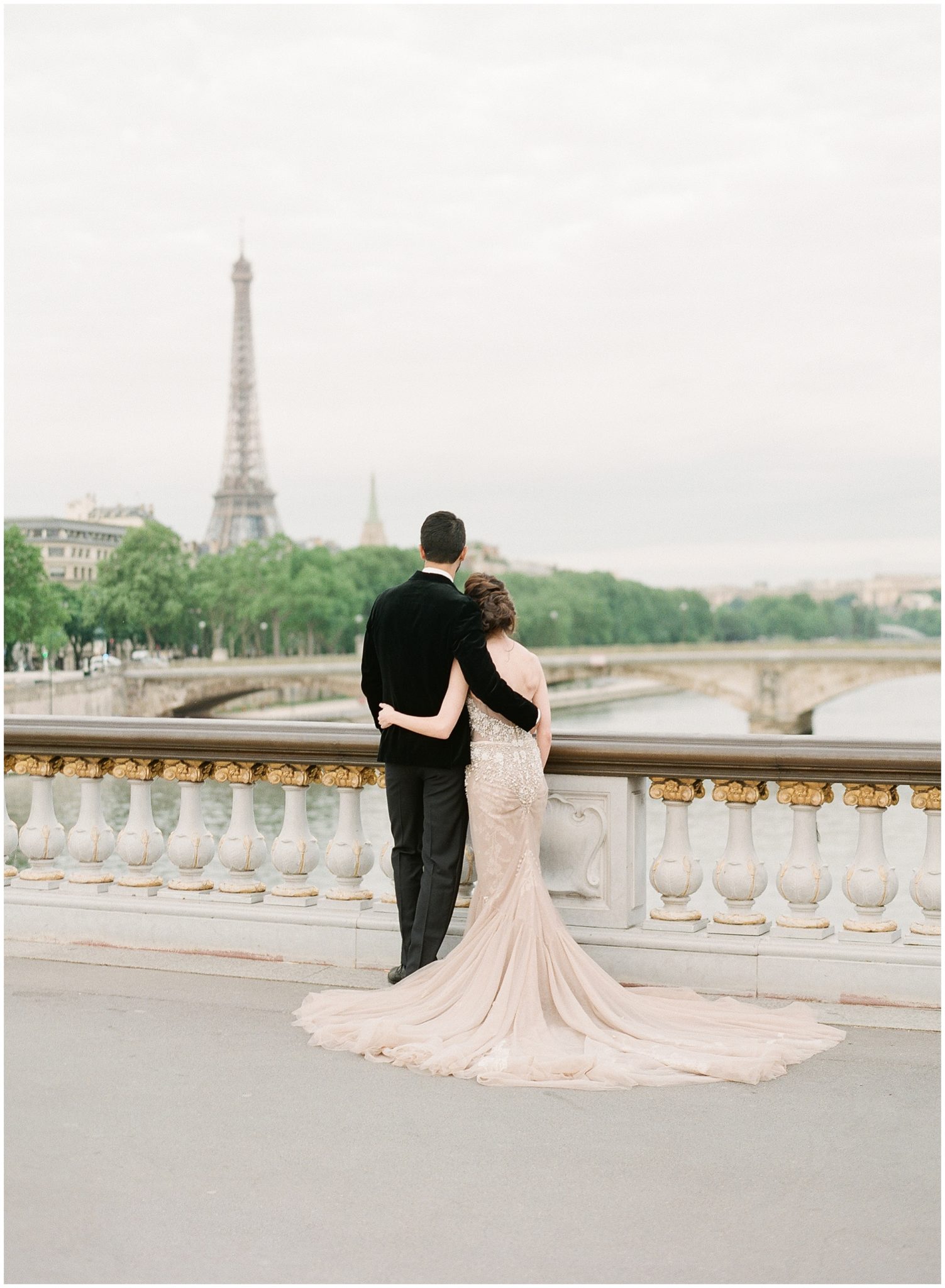 Intimate destination wedding in Paris, captured by Alexandra Vonk