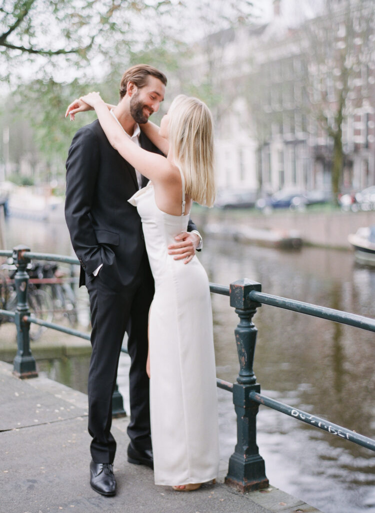 A Spring engagement session in Amsterdam, captured by European photographer Alexandra Vonk
