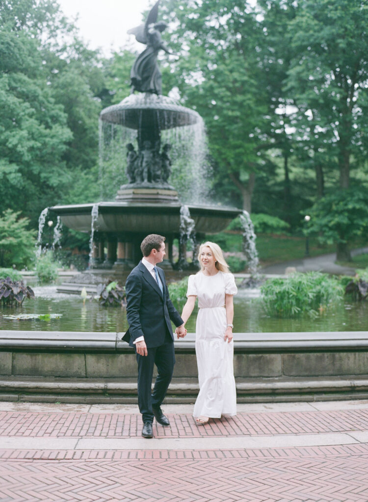 Engagement session at the Bethesda Fountain in Central park, New York.