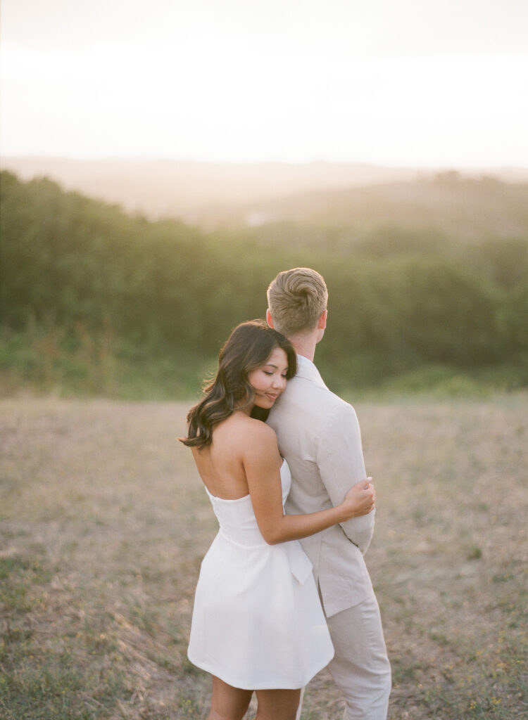 Sunset during an engagement session in Tuscany, photographed by European Wedding photographer Alexandra Vonk
